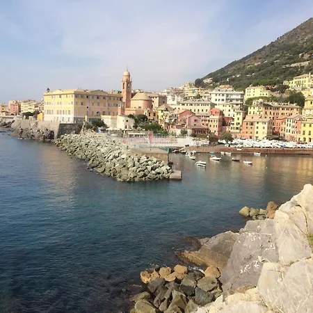 Nervi - 5 Minuti Dalla E Passeggiata Anita Garibaldi - Vicino Fermata Dell'autobus E La Stazione Ferroviaria