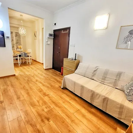 Nervi - 5 Minuti Dalla E Passeggiata Anita Garibaldi - Vicino Fermata Dell'autobus E La Stazione Ferroviaria *