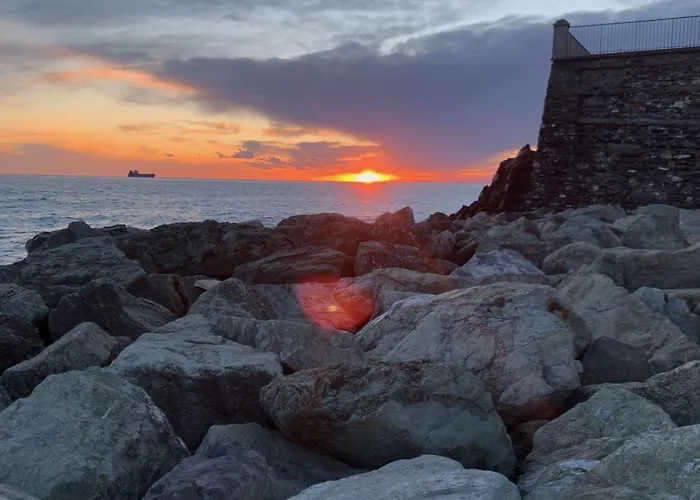 Nervi - 5 Minuti Dal Porticciolo E Passeggiata Anita Garibaldi - Vicino Fermata Dell'autobus E La Stazione Ferroviaria *