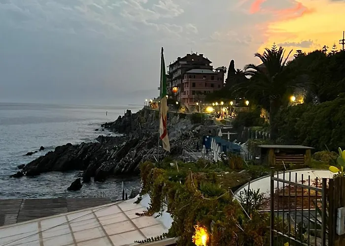 Nervi - 5 Minuti Dal Porticciolo E Passeggiata Anita Garibaldi - Vicino Fermata Dell'autobus E La Stazione Ferroviaria
